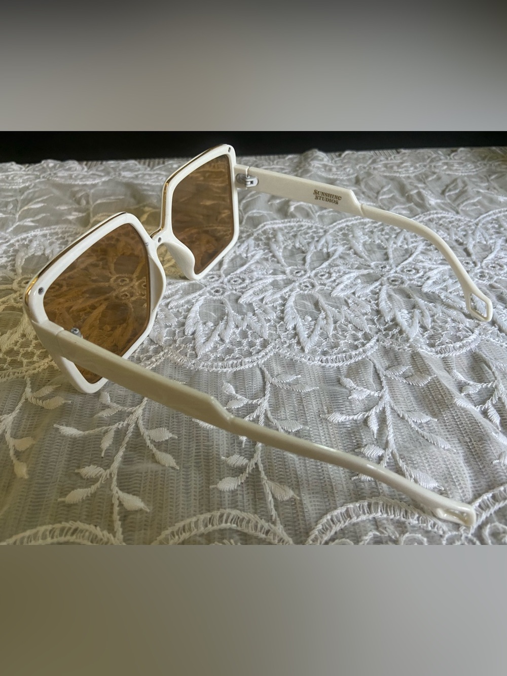 White Oversized Sunnies ☀️Free w/ Purchase! - Picture 3 of 8